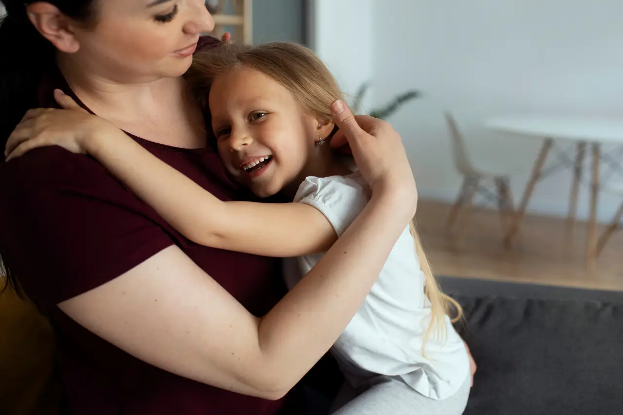 Что делать родителям если ребенок в 3 года кусается и бьет маму план действий АВА.